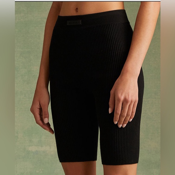 Fear of God Essentials Women's Jet Black Biker Shorts (FREE SHIPPING) - Picture 3 of 4